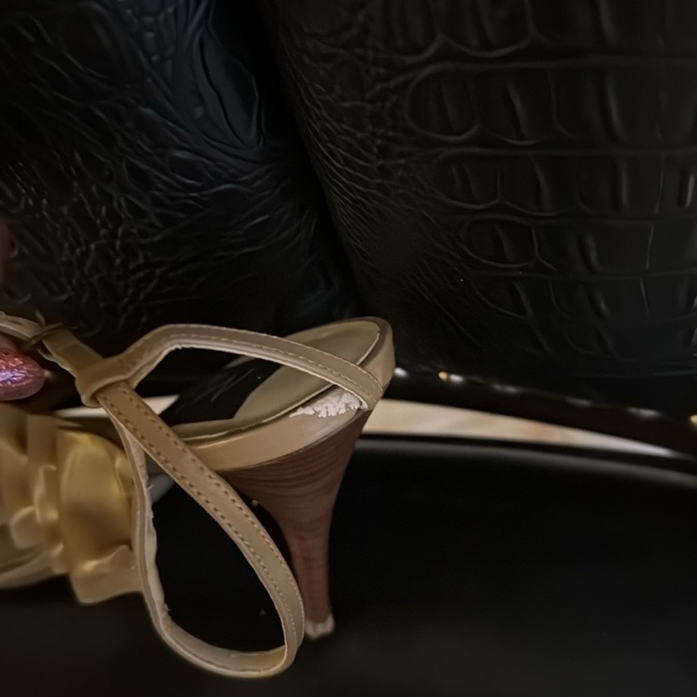 Ruffle shoes - Picture 7 of 8